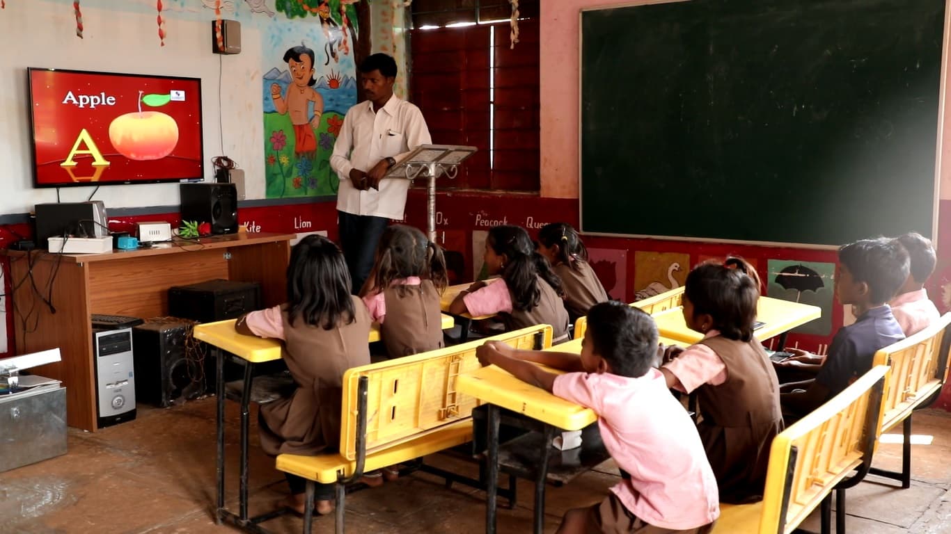 Rise for India field volunteers and students